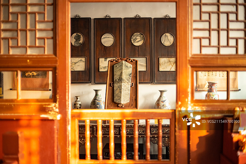 中国山东泰安泰山旅游景区著名景点，宫岱庙东御座乾隆住所里的新疆和田玉温冷玉圭古董，室内无人图像摄影图片素材