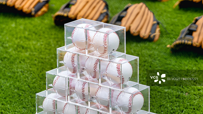 亚克力盒子里的棒球图片素材