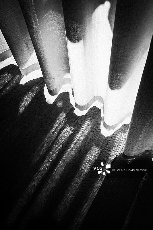 午后窗帘光影图片素材