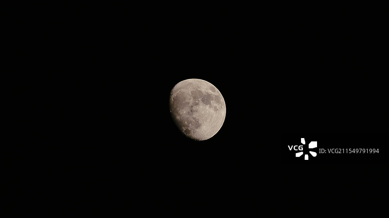 半盈凸月图片素材