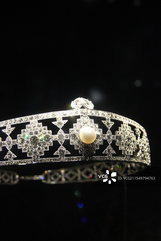 卡地亚艺术展头冠图片素材