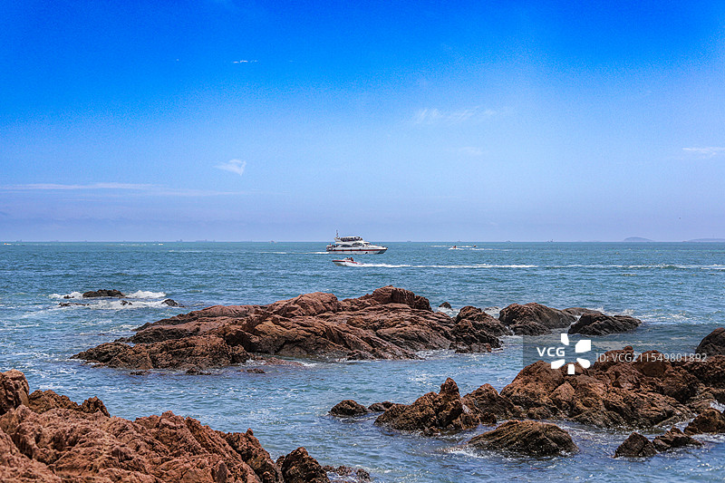 青岛市琴屿路海岸海滨都市海景潮汐浪潮图片素材