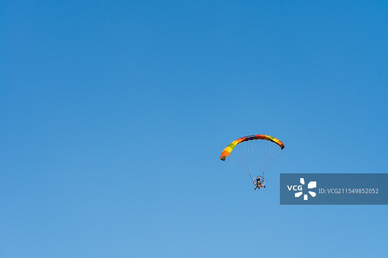 滑翔伞 蓝天背景图片素材