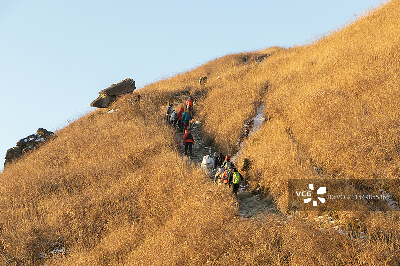 武功山上的徒步者图片素材