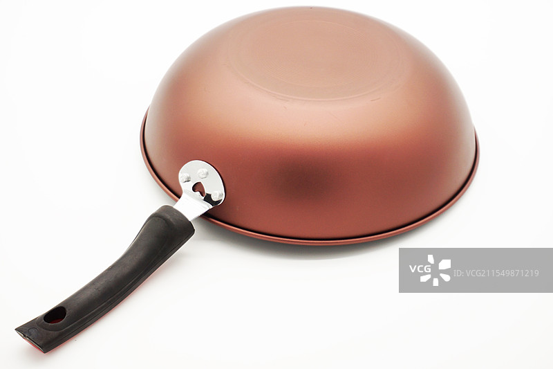 家庭厨房专用的铁炒锅特写白色背景底图图片素材