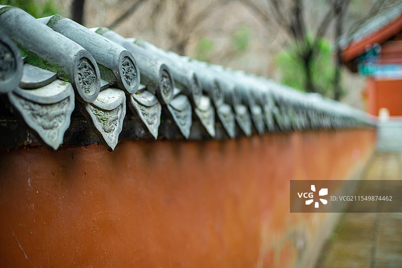 中国非都市风光拍摄主题，铺装庭院和红色的围墙，户外白昼无人图像摄影图片素材