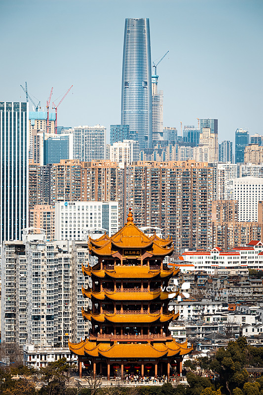 古今同框·黄鹤楼与绿地中心图片素材