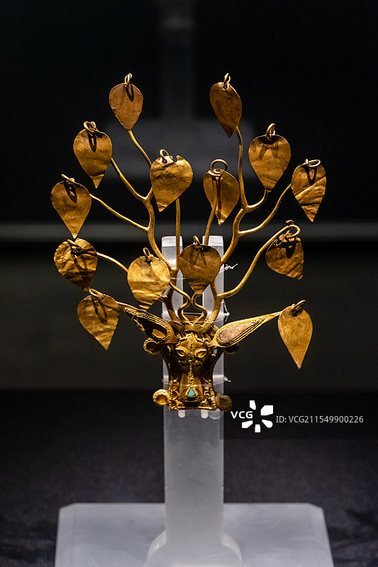 魏晋时期黄金文物鹿角金步摇冠饰图片素材