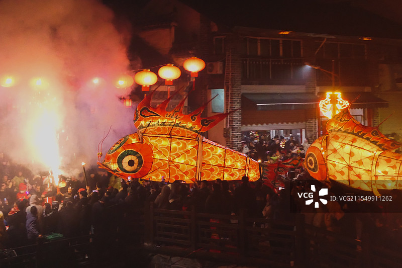 元宵节汪满田嬉鱼灯图片素材