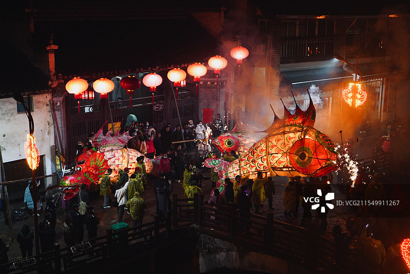 元宵节汪满田嬉鱼灯图片素材
