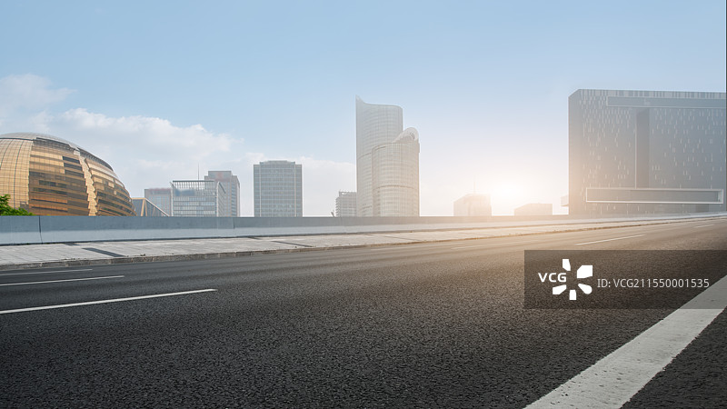 城市道路与杭州金融区建筑图片素材