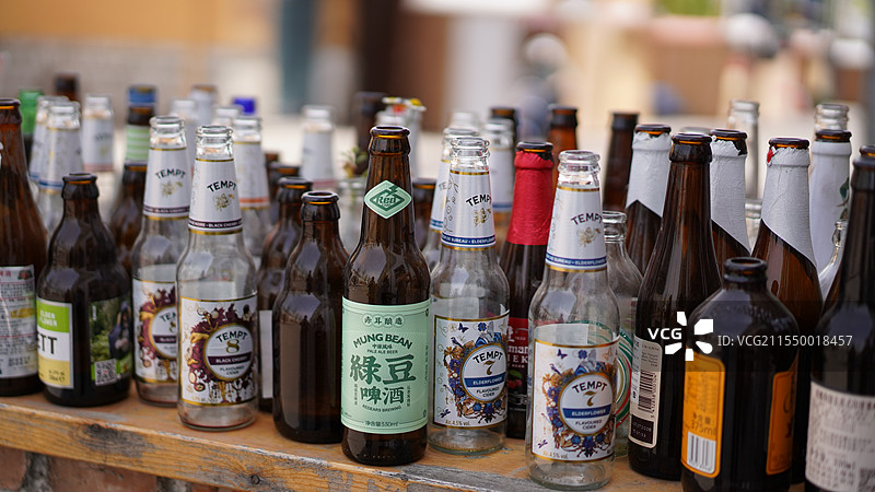 青岛啤酒博物馆空酒瓶图片素材