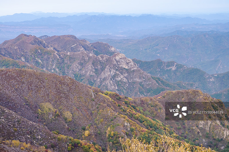 中国河北省张家口市著名旅游景点，著名景区海坨山的秋天风光景色全景图，户外白昼无人图像摄影图片素材