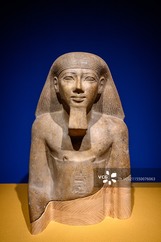 新王国时期戴有假胡须的国王像，索哈杰博物馆藏，【上海博物馆古埃及文明大展】图片素材