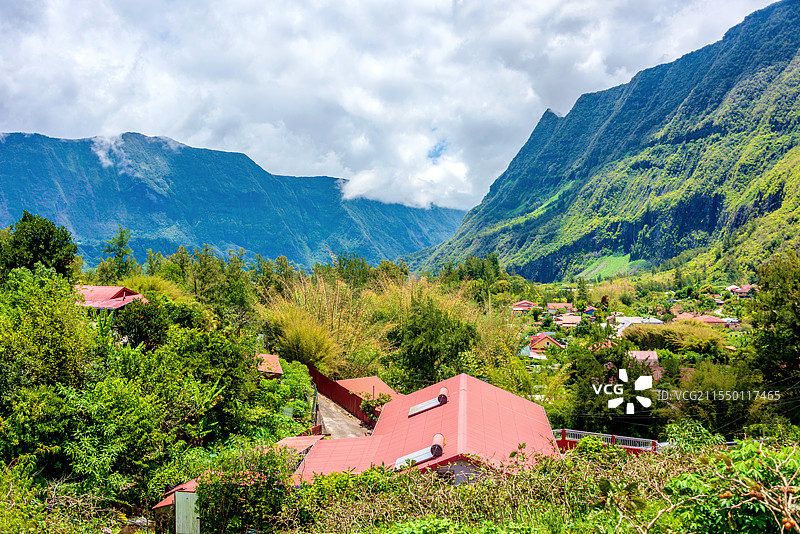 非洲法属留尼汪岛萨拉济冰斗埃尔堡小镇风光图片素材