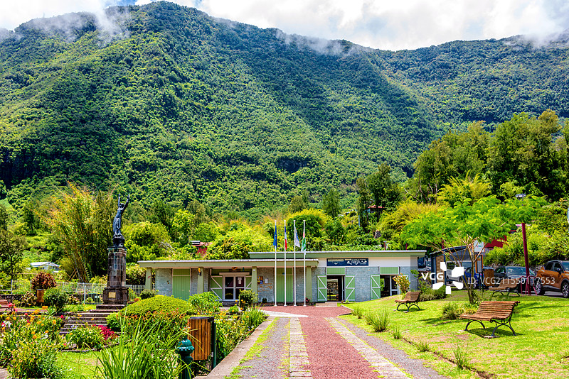 非洲法属留尼汪岛萨拉济冰斗埃尔堡小镇风光图片素材