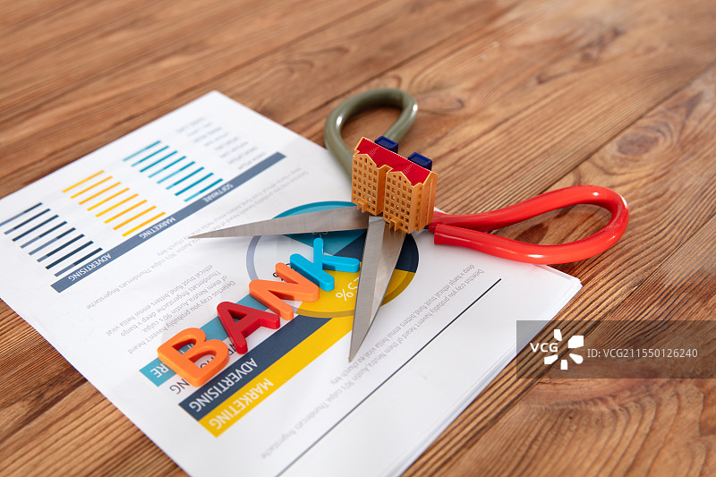 剪掉商品房在银行的贷款图片素材