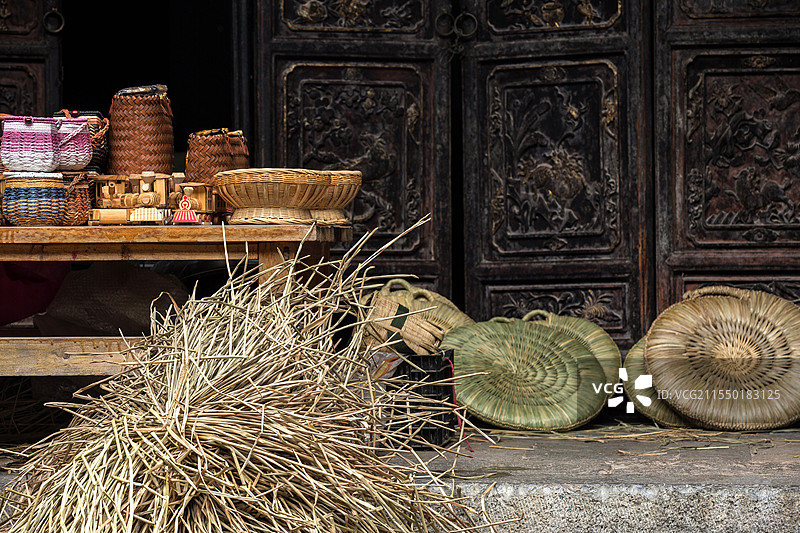 中国云南省红河哈尼族彝族自治州建水县西庄镇团山村民居建筑景观图片素材