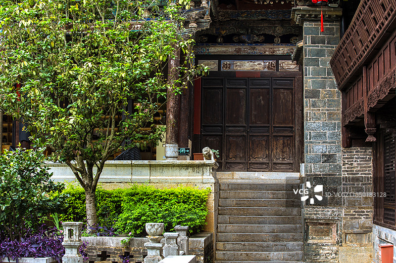 中国云南省红河哈尼族彝族自治州建水县西庄镇团山村民居建筑景观图片素材