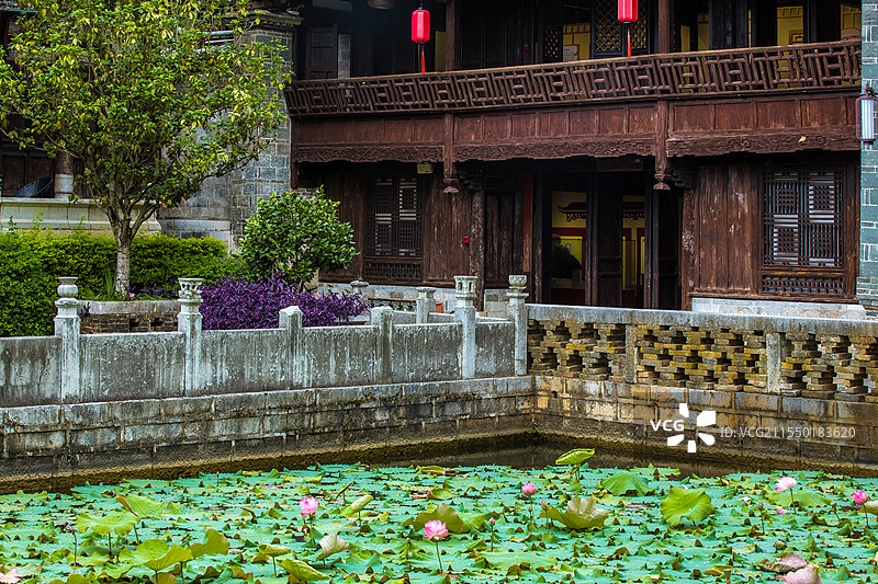 中国云南省红河哈尼族彝族自治州建水县西庄镇，团山村民居建筑景观图片素材