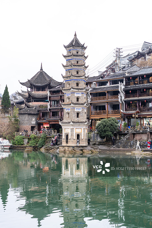 湖南湘西州凤凰古城沱江畔万名塔风景图片素材