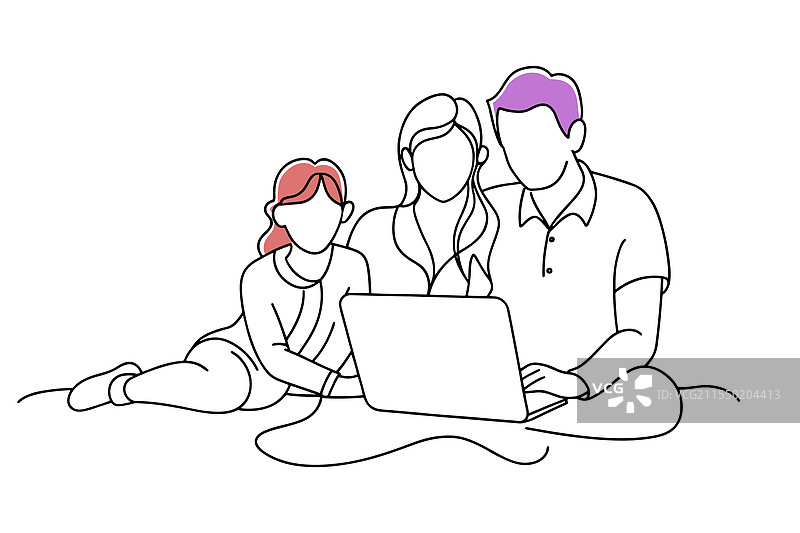 一家人坐在地板上放松，使用笔记本电脑图片素材