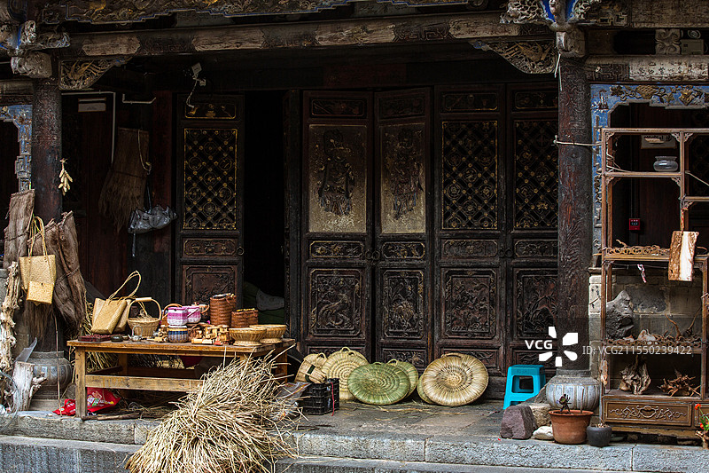 中国云南省红河哈尼族彝族自治州建水县西庄镇团山村民居建筑景观图片素材