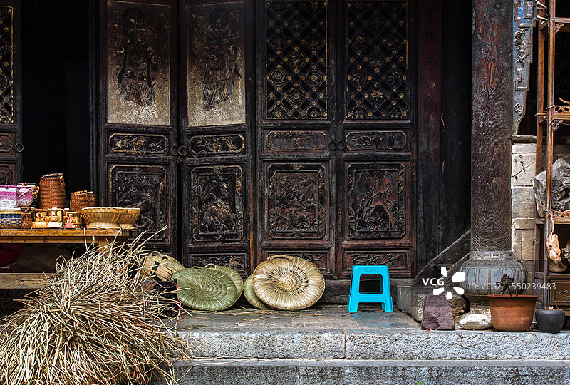 中国云南省红河哈尼族彝族自治州建水县西庄镇团山村民居建筑景观图片素材