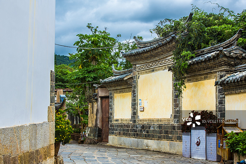 中国云南省红河哈尼族彝族自治州建水县西庄镇团山村民居建筑景观图片素材