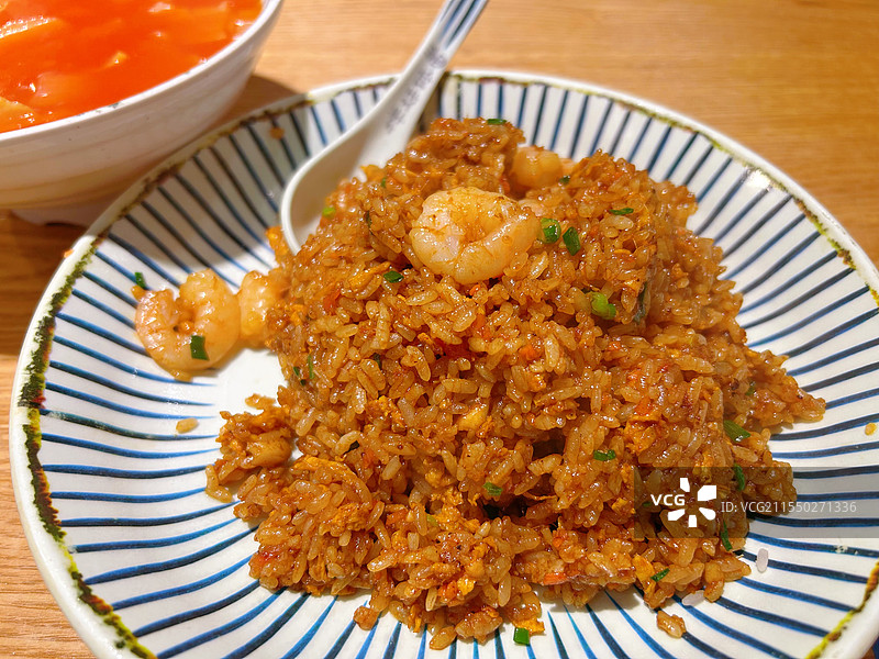 咸蛋黄虾仁炒饭图片素材
