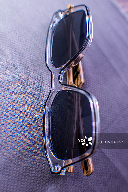 四川绵阳眼镜、墨镜、男士眼镜、女士眼镜图片素材