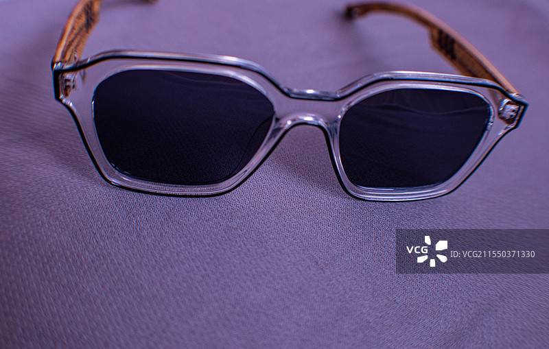 四川绵阳眼镜、墨镜、男士眼镜、女士眼镜图片素材