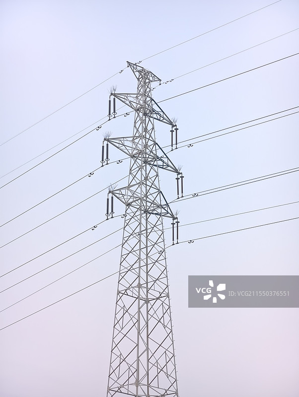 翩翩起舞的高压线塔图片素材