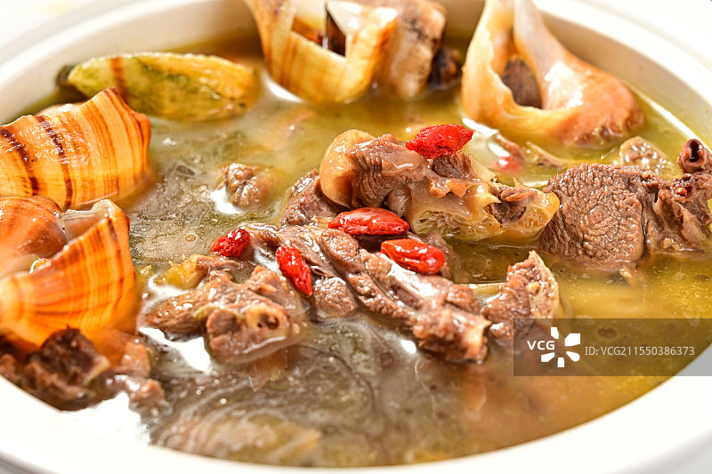 特色粤菜美食海鲜海螺老鸭汤煲砂锅图片素材
