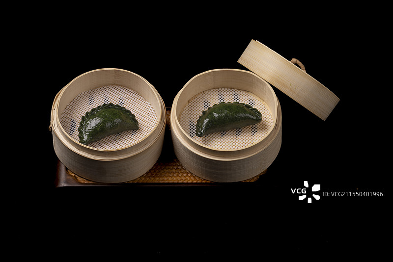 春天青团竹笼艾青糯米团饺图片素材