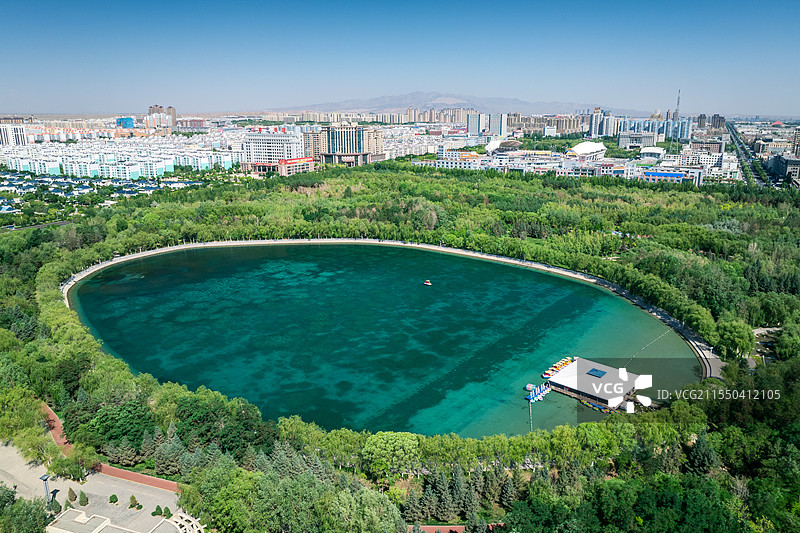 甘肃嘉峪关市东湖生态旅游区岫玉湖航拍风光图片素材