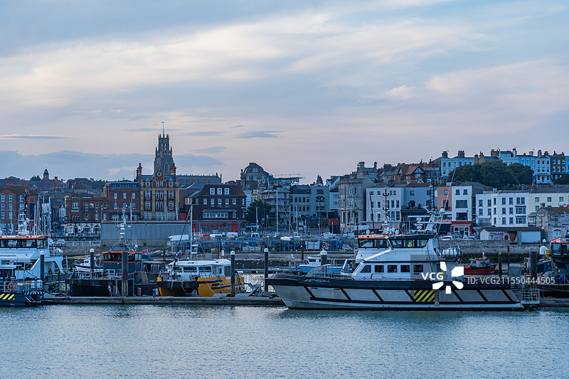 英国东南部小镇拉姆斯盖特港口风光图片素材