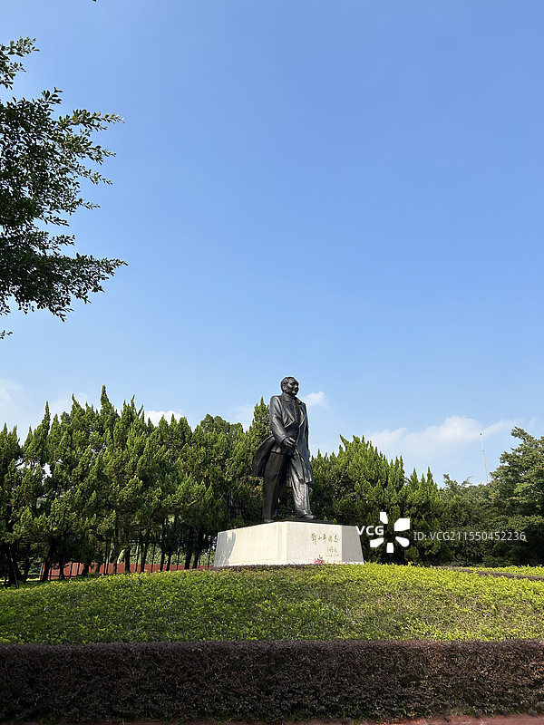 莲花山公园邓小平雕像图片素材