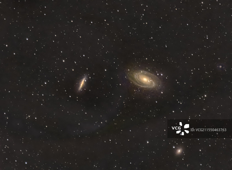 M82 Cigar Galaxy 雪茄星系M81  Bode's Galaxy 波德星系图片素材