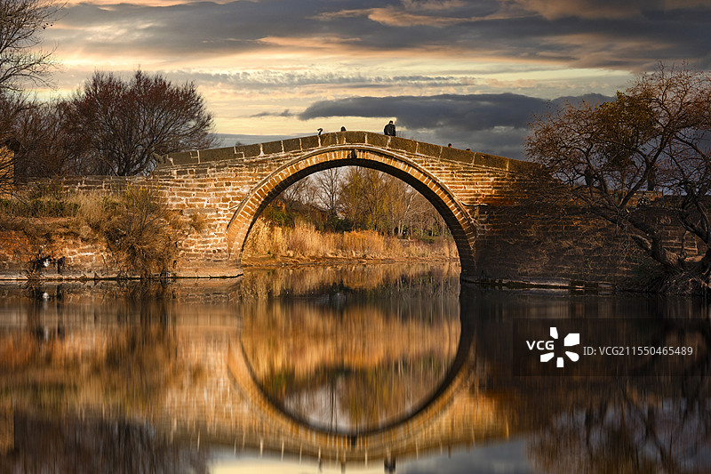 大理沙溪古镇玉津桥风光图片素材