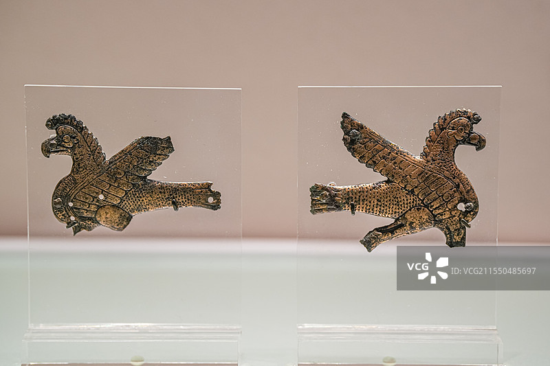 乌拉尔图王国 鱼尾特里芬铜腰带饰件 土耳其 日本平山郁夫丝绸之路美术馆图片素材