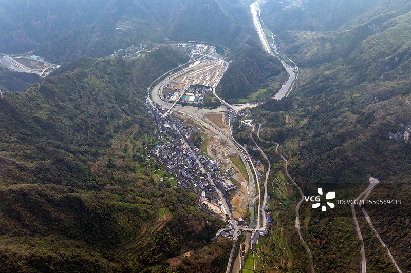 航拍湖南湘西矮寨大山中的村庄图片素材