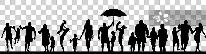 家庭父母与孩子们在公园进行户外活动图片素材