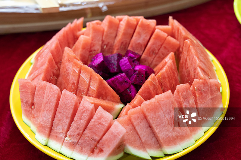 西瓜和火龙果拼盘图片素材