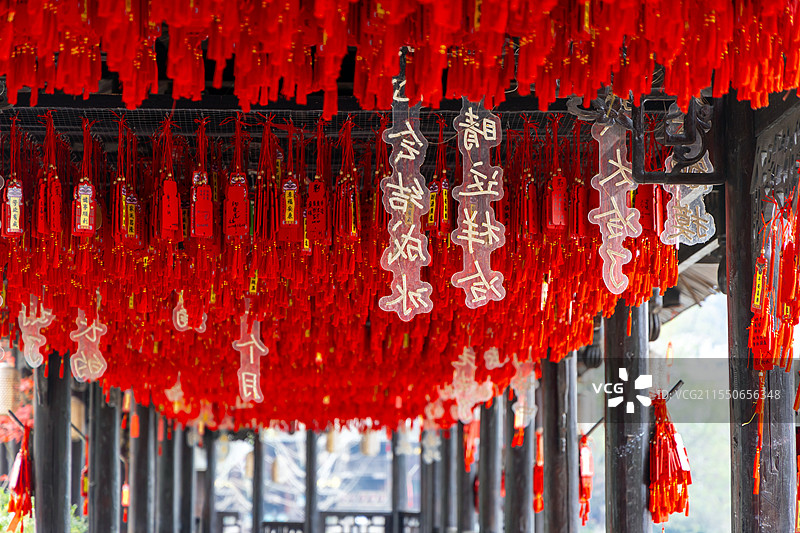 湖南湘西茶峒边城悬挂的中国结图片素材