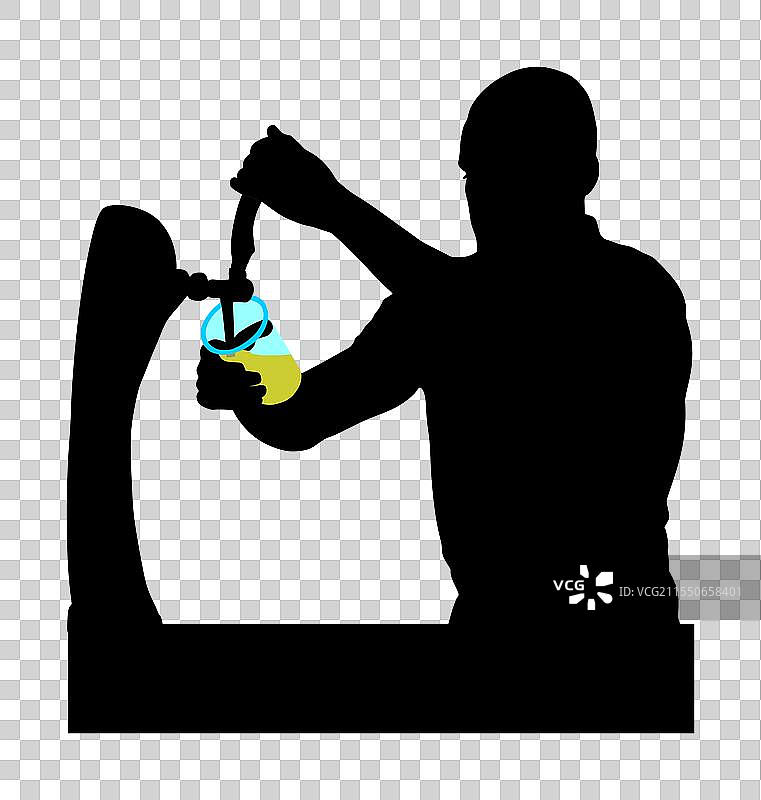 调酒师为顾客倒啤酒的剪影图片素材
