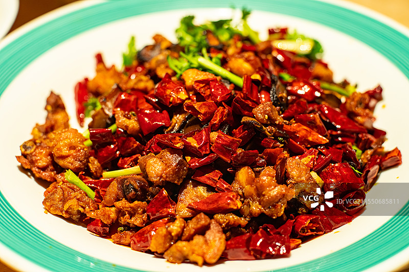 装饰菜，一盘子鲁菜辣子鸡图片素材