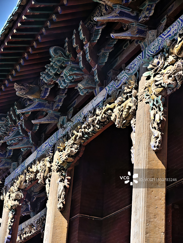 山西晋城府城关帝庙传统建筑木雕彩绘装饰细节图片素材