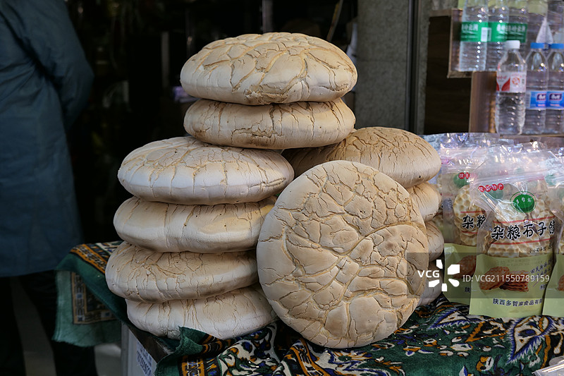 西安回民街超级大馍图片素材
