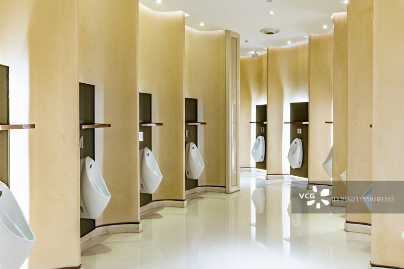 高级购物中心男士洗手间图片素材